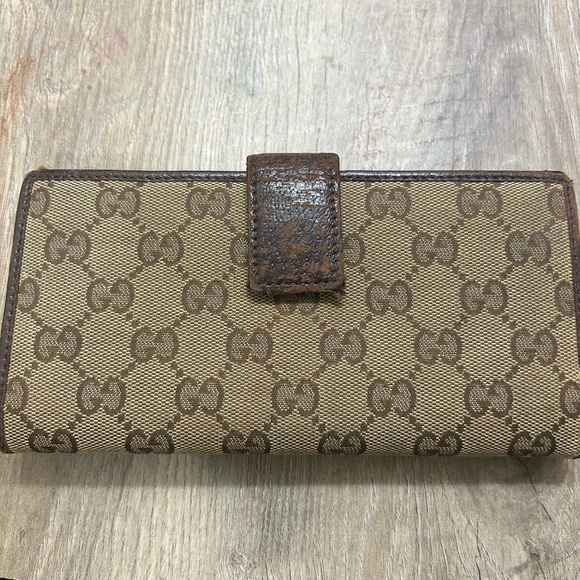 Gucci Brown Monogram Wallet - Picture 3 of 15